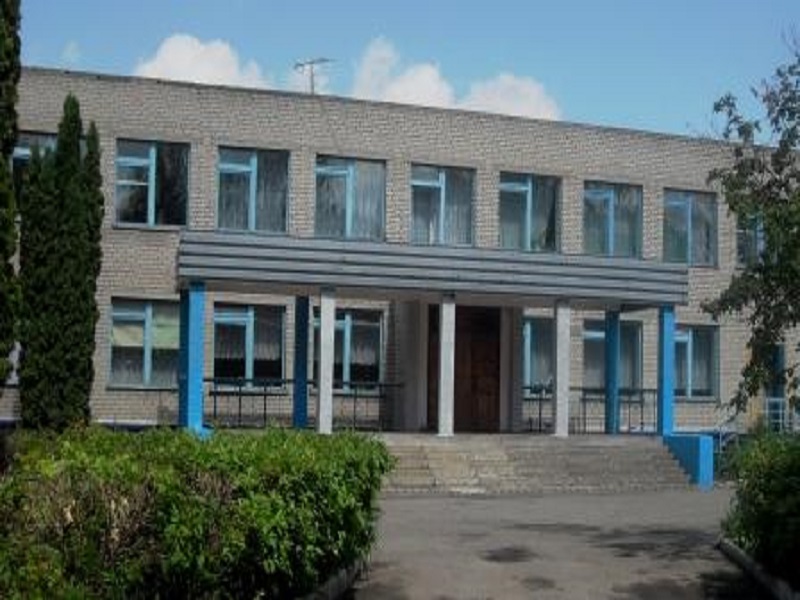 Центральный вход в МБОУ СОШ с.Мазейка.
